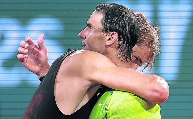 Y ahí está otra vez, incansable, insuperable