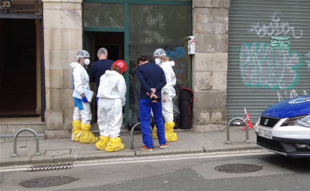 Inspeccionan la lonja donde una mujer sufrió graves quemaduras en Atxuri