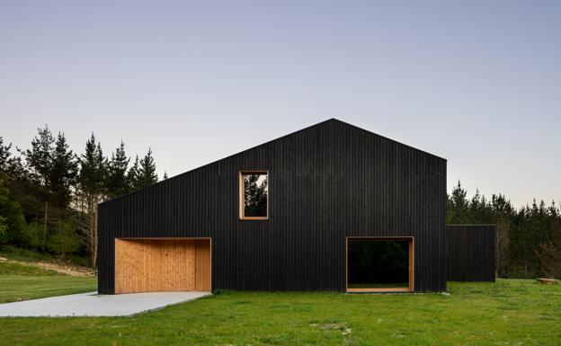 Un caserío en ruinas convertido en casa, restaurante y agroturismo en Urdaibai