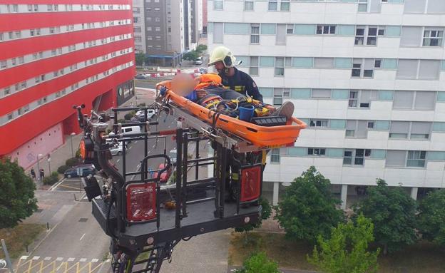 Herido un operario en un edificio en construcción en Salburua