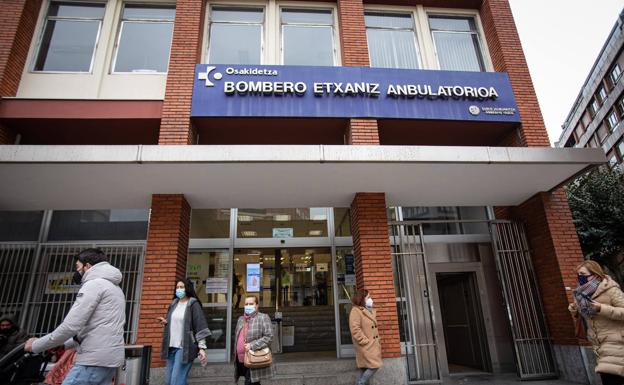 Médicos, sindicatos y partidos acusan a Sagardui de «desmantelar» Osakidetza