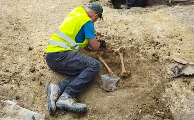 Los arqueólogos descubren nuevos esqueletos en el Casco Viejo de Vitoria