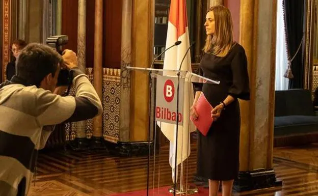 Itziar Ituño, deputy mayor of Bilbao, in the Arab Hall of the City Hall in a scene from 'Intimacy'.