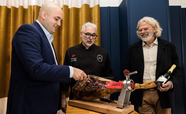 El minucioso viaje de un jamón ibérico Joselito de Madrid a Portugalete