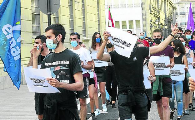 La tensión entre los jóvenes radicales se eleva pese a las llamadas a la calma