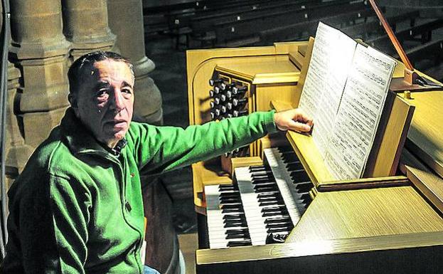 El organista José Santos de la Iglesia recorrerá mañana dos siglos de música en la catedral nueva