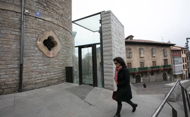 El ascensor de la Correría obliga a fabricar nuevas piezas en cada avería