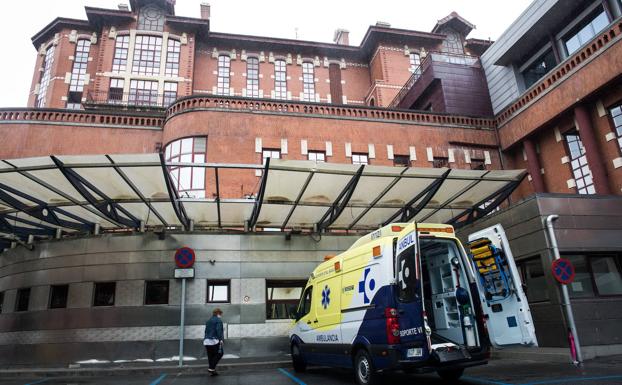 Herido grave al ser agredido con un cuchillo en la cabeza en plena calle en Basurto