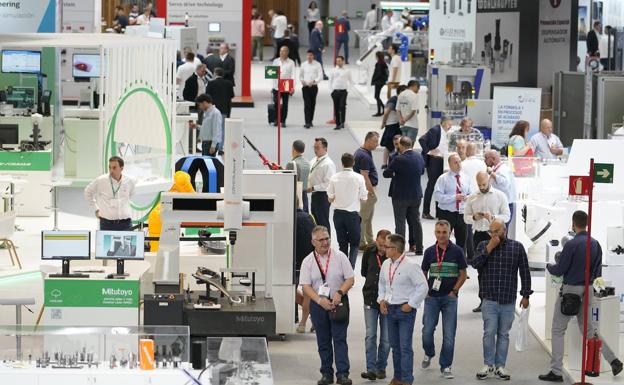 La falta de ingenieros enciende la rivalidad de las empresas en la Bienal de Máquina Herramienta