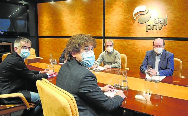 PNV y PSE aparcan sus discrepancias para evitar que las tensiones afecten a la coalición