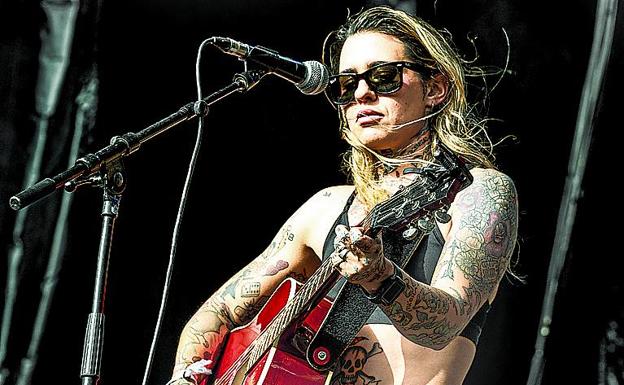 Una joven voz y una banda redonda