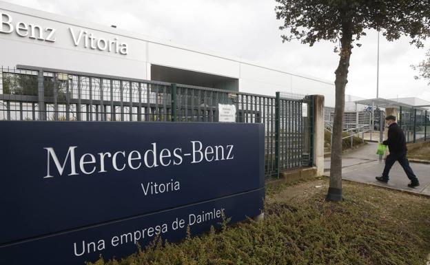 Mercedes paraliza la negociación del convenio hasta que finalicen los paros sindicales