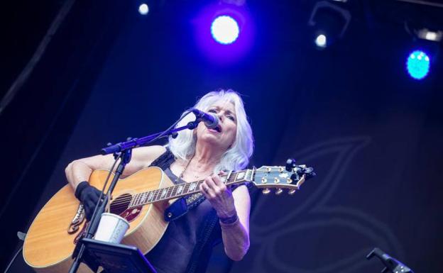 Una mujer que mantiene una voz propia en la historia del rock