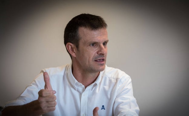 Uriarte promete crear una sede social, constituir una comisión histórica y fletar autobuses para socios que viven a más de 40 kilómetros de San Mamés