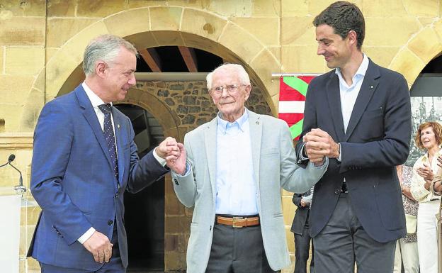 Urkullu abraza la memoria histórica