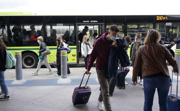 Bizkaibus permitirá el pago con tarjeta bancaria en la línea al aeropuerto