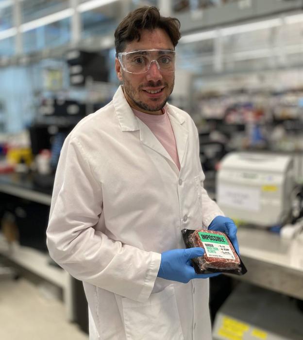 El gastrofísico vizcaíno Eneko Axpe, que diseña hamburguesas con plantas, presente en la lista 50 Next