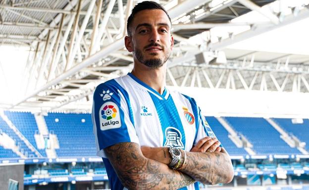 «Estoy donde quiero estar», asegura el exalbiazul Joselu en su presentación con el Espanyol