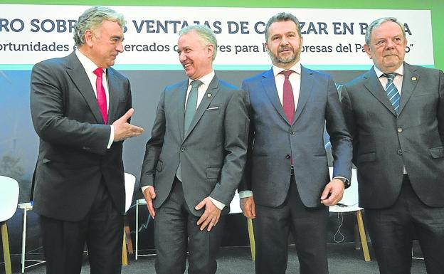Urkullu insta a las empresas a depender menos de la banca para financiarse