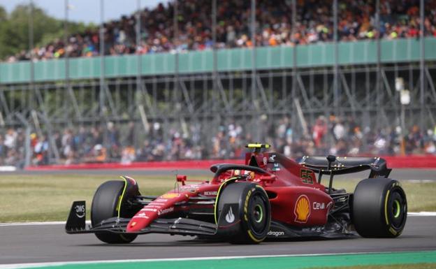 Carlos Sainz drives his Ferrari at Silverstone. 