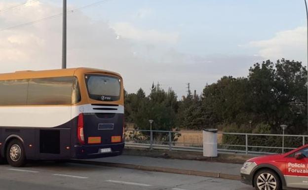 Un grupo de estudiantes navarros avisa de que el chófer de un autobús esnifaba droga mientras conducía