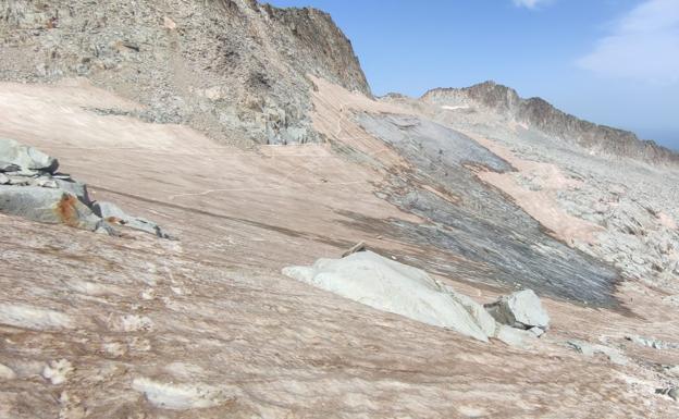 El glaciar del Aneto, un peligro del que avisa la Guardia civil desde hace días