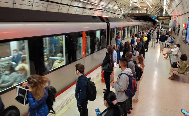 Algunas aglomeraciones en los paros del metro de esta tarde
