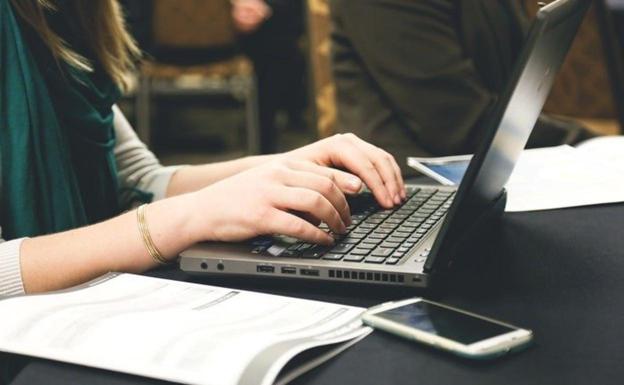 Los mejores ordenadores portátiles por menos de 1.000 euros según la OCU