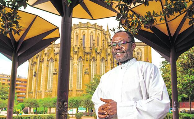De Camerún a párroco de la Catedral nueva