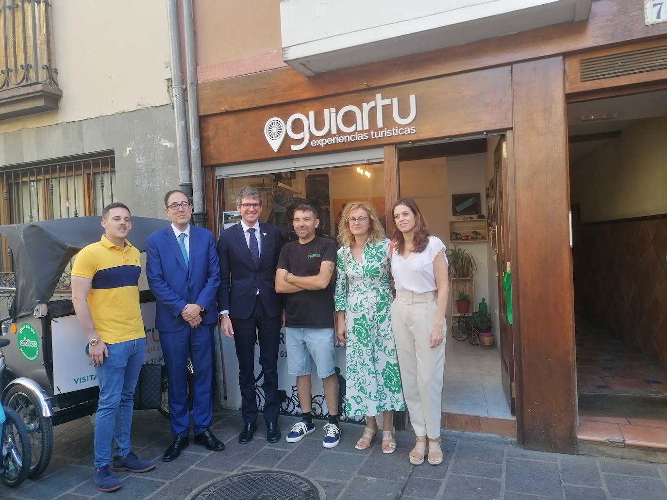 El Casco Viejo de Vitoria estrena una nueva tienda de alquiler de bicis