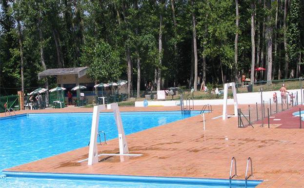 Okondo solo permite el acceso de abonados a la piscina por la gran afluencia y el covid
