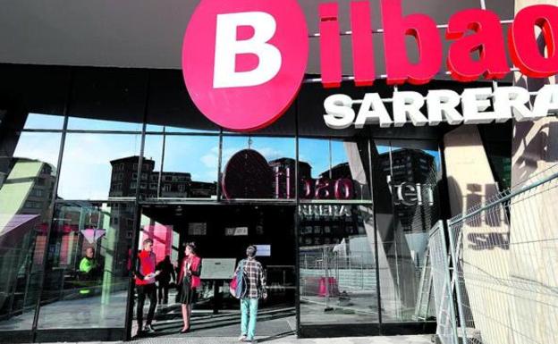 Un millar de autobuses utilizan a diario la estación intermodal de Bilbao
