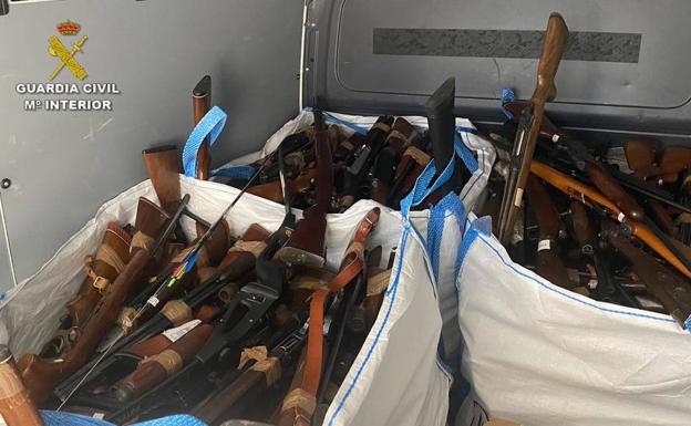 La Guardia Civil de Bizkaia destruye cerca de 3.000 armas