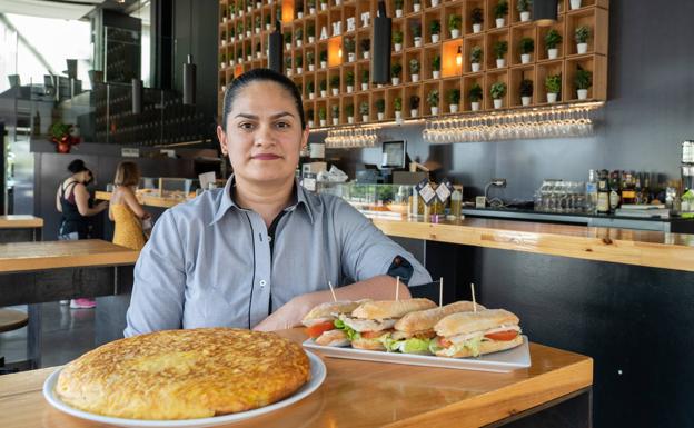 Hamburguesas, ensaladas y picoteo variado en el Amets (Vitoria)