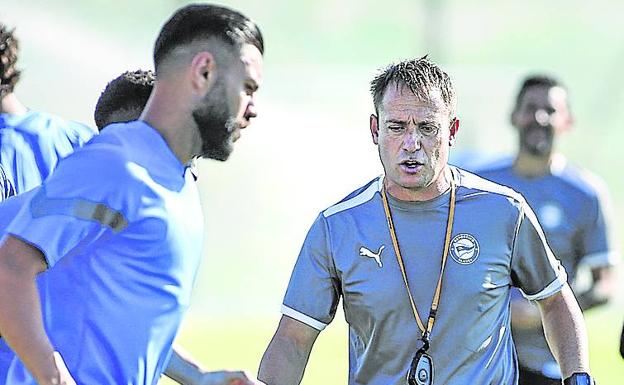 «Dinámico, vivo, vamos», el intenso día del preparador físico