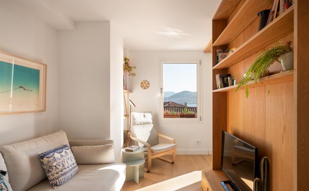 El sorprendente 'minipiso' de una pareja en el Puerto Viejo: 25 metros y habitaciones que se transforman