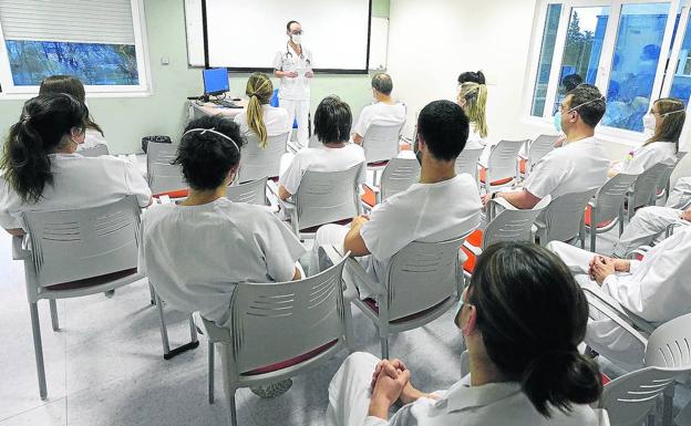 Euskadi dobla en cinco años sus médicos y enfermeras extranjeros por la falta de personal