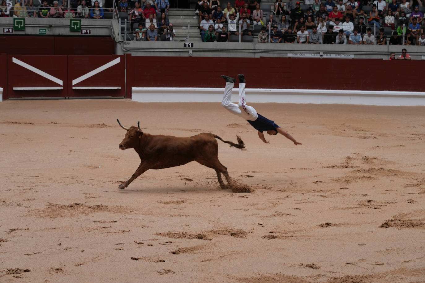 Las mejores imágenes del regreso de las vaquillas al Iradier Arena