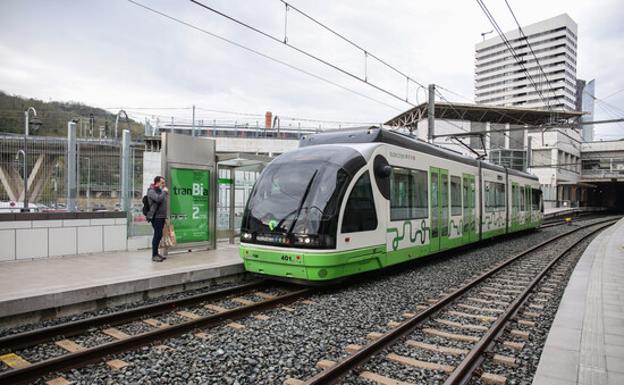 El tranvía de Bilbao solo circulará entre Bolueta y Arriaga del 30 de julio al 10 de agosto por la renovación de vías