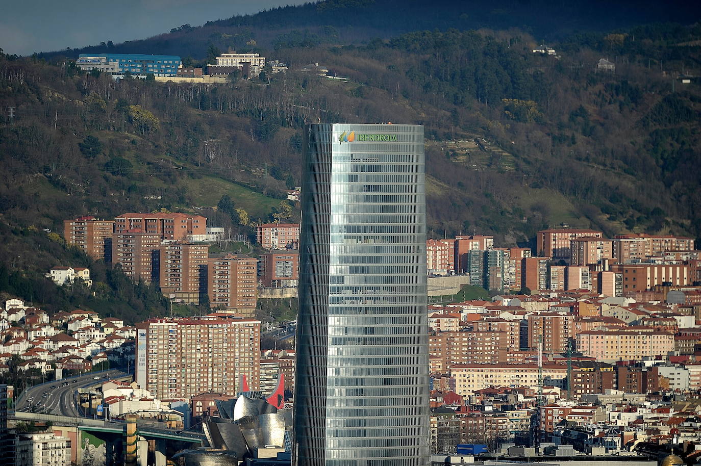 Una filial de IBM se instala en Torre Iberdrola y anuncia que contratará a 300 expertos en datos