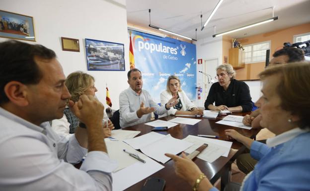 Iturgaiz critica el «empeño» del PNV por «clonar» la política económica de Sánchez