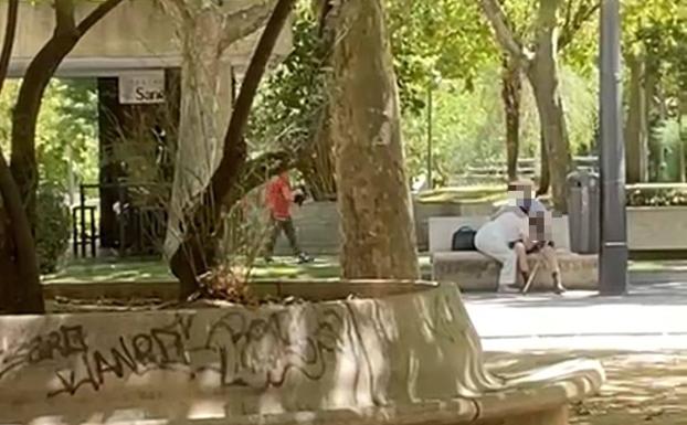 Denuncian a dos ancianos por practicar una felación en un parque de Zamora