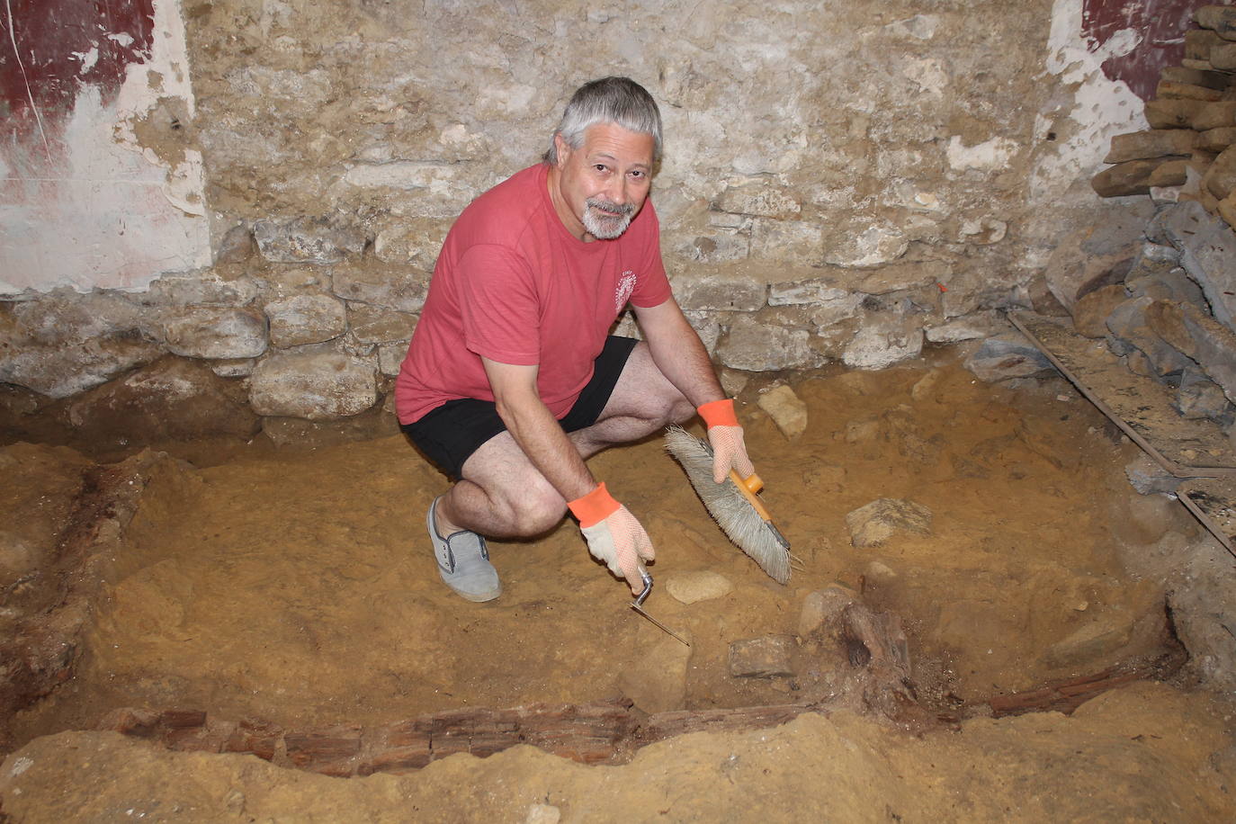 Una moneda data la ermita de Santa Cruz de Llodio a finales del siglo XV