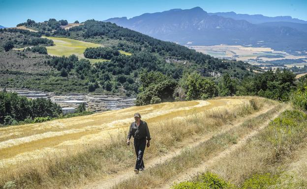 La variante de Salinas sacará 800 coches diarios de la carretera que cruza el pueblo junto a las eras