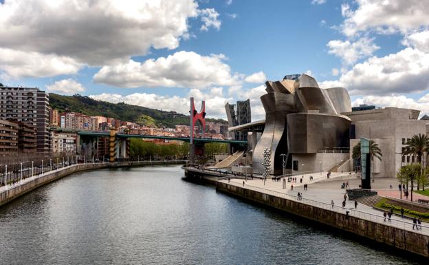 Un fin de semana nuboso en Bizkaia dará paso a un agosto con cielos despejados y calor