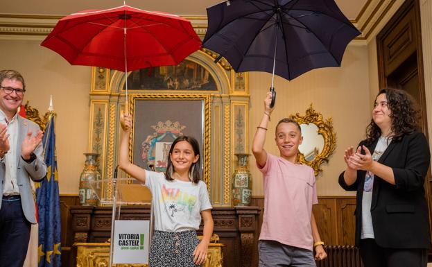 Edurne y Celedón Txiki ya agitan sus paraguas: «Tenemos más ganas que nervios»