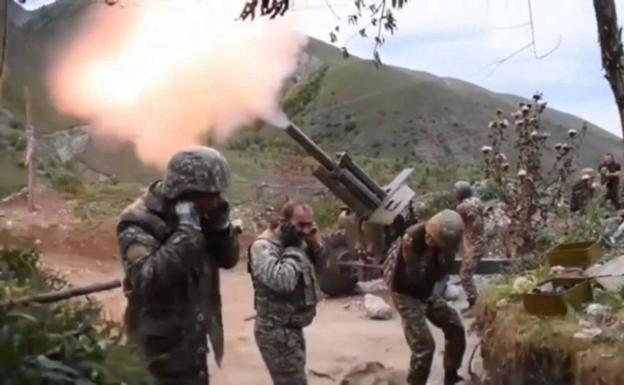 ARMENIA y AZERBAIYÁN reavivan la GUERRA por Nagorno-Karabaj