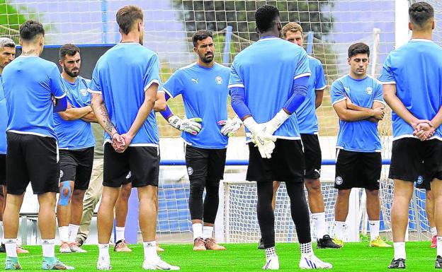 El Alavés espera la venta de Pacheco para retomar los fichajes sin descartar el de un delantero