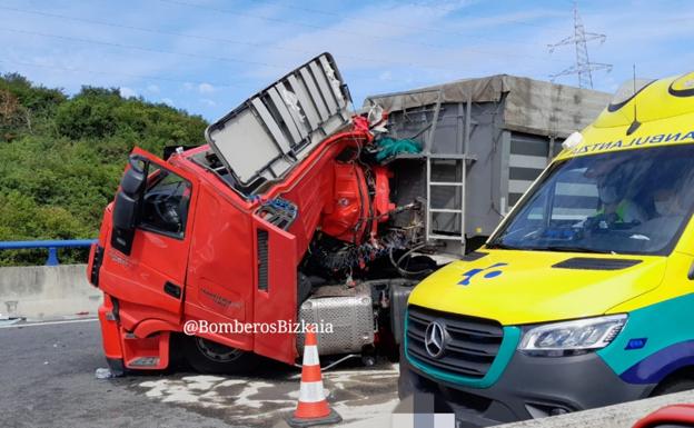 Un accidente cierra durante seis horas los accesos a la Supersur