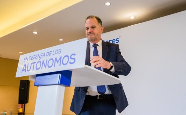 Iturgaiz acusa a la «izquierda radical» de «pervertir la convivencia» tras el acoso sufrido por su hijo